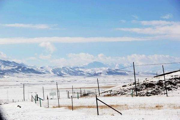 祁连山突降大雪，是什么原因造成的？