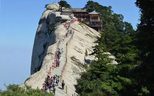 泰山暂停销售夜间门票，这背后的原因是什么？