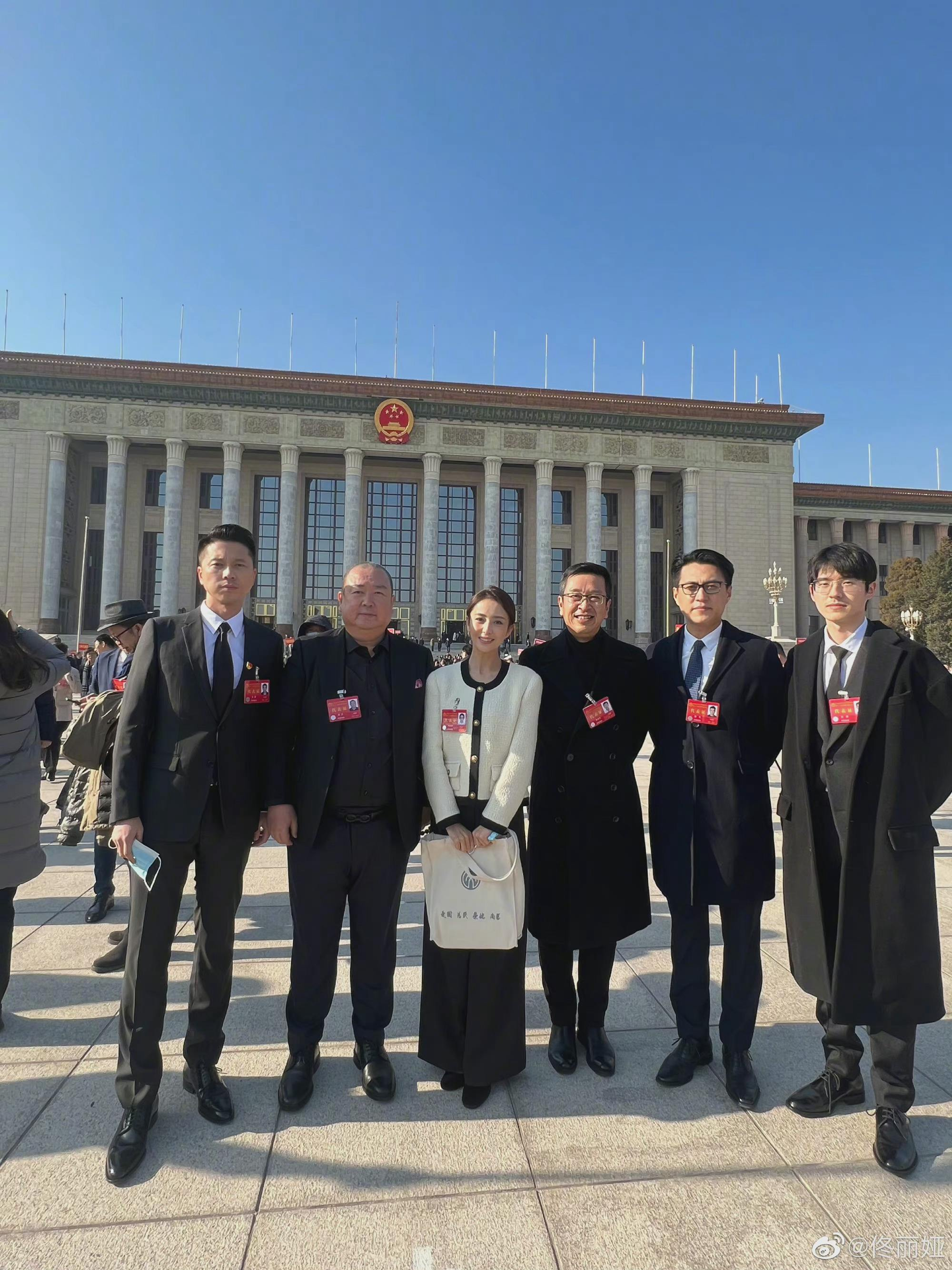 众演艺界人士晒文代会合影，什么是文代会？