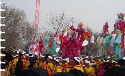 大雪天台下空无一人剧团照常演出，对此你有何评价？