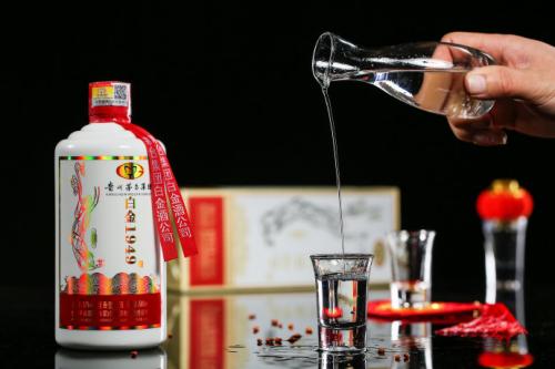 请问茅台镇酱香酒53度（斟贵）是真酒吗？6瓶箱 多少钱一箱？