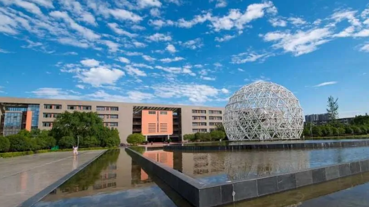 西华大学究竟什么档次，很好还是很差，和重庆大学之类比怎么样