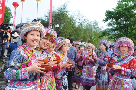 花山节是哪个民族的?