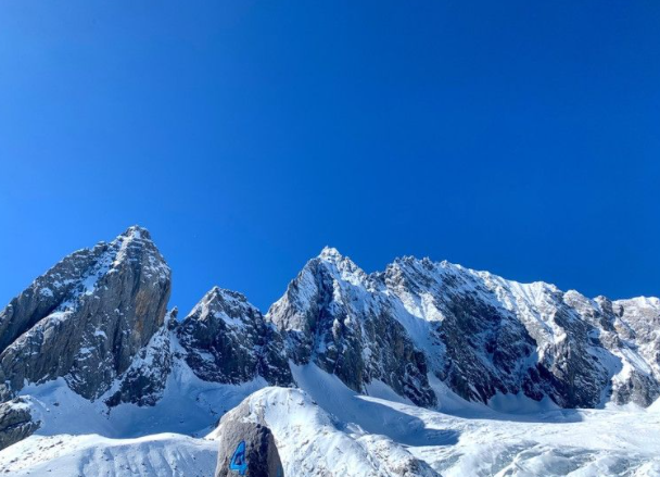 玉龙雪山海拔多少米？