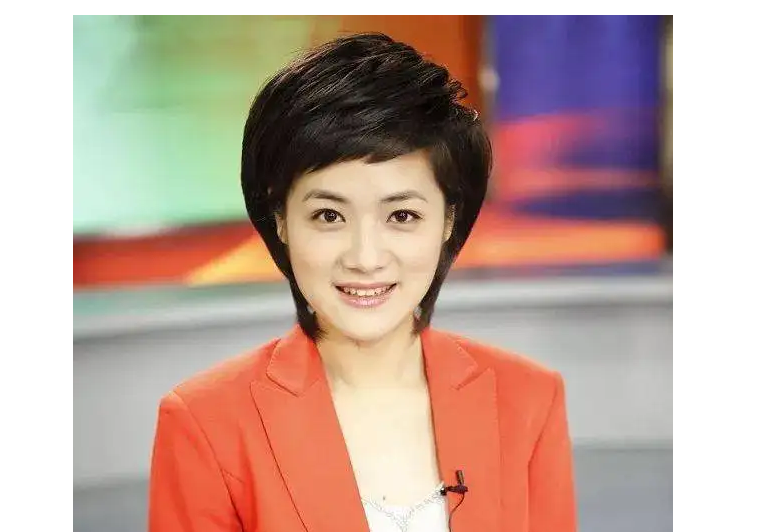 2022央视cctv4女主持人是谁？