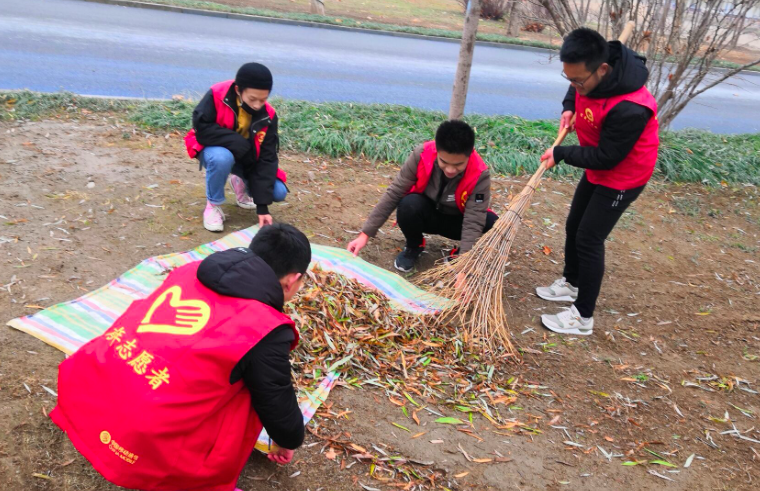 商丘一女孩生日请152名环卫工吃饭，该名女生为何会这么做？