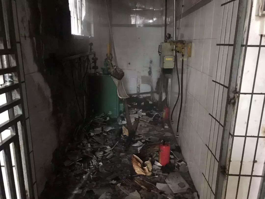 沈阳饭店爆炸瞬间，附近居民家猫咪被吓得蹿起老高，现场损失有多严重？