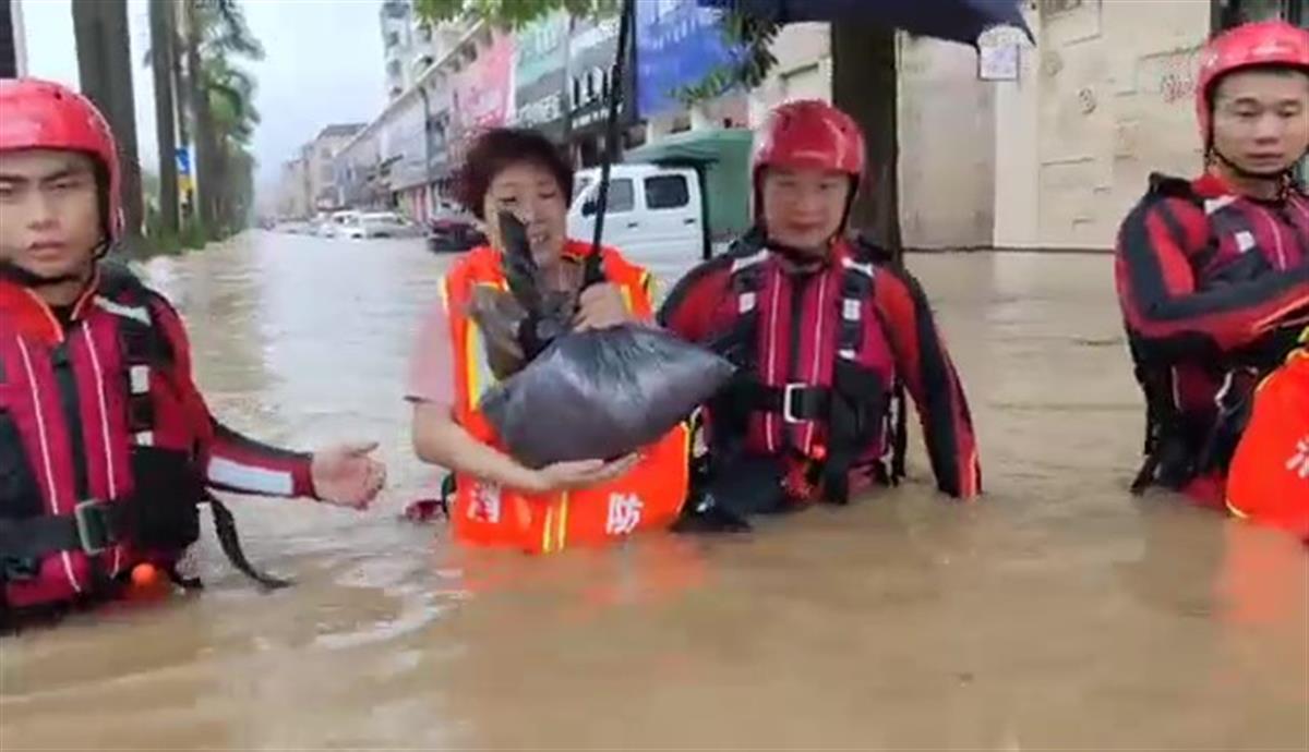 广州暴雨来袭，全市中小学幼儿园停课，这波暴雨带来的影响有多大？