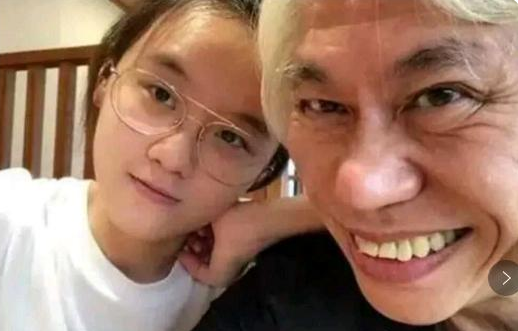 台湾“爷孙恋”，17岁少女爱上57岁大爷，6年过去，二人过得怎样？