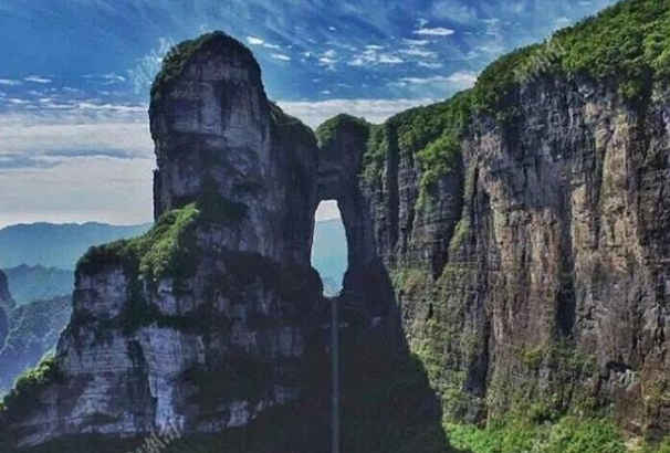 天门山在哪个地方，为何会适合翼装飞行？