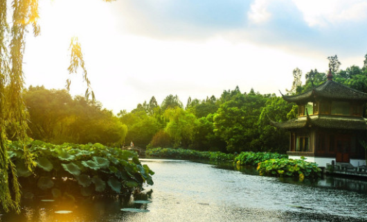 春季适合去哪里旅游