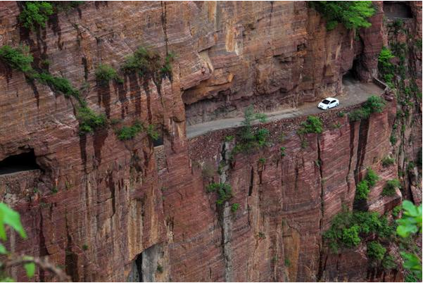 位于河南的太行山区的郭亮隧道，是怎样建成的？