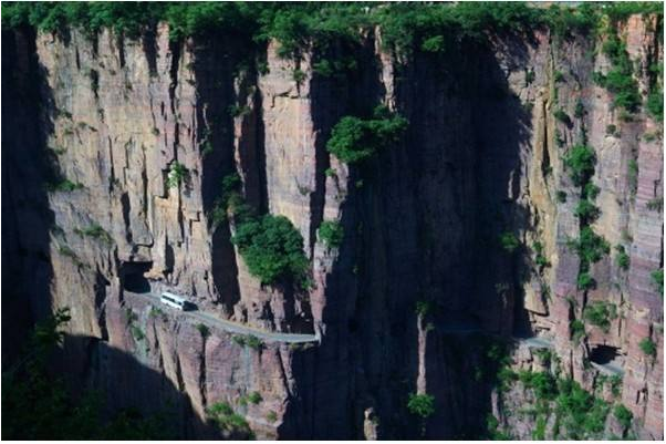 位于河南的太行山区的郭亮隧道，是怎样建成的？