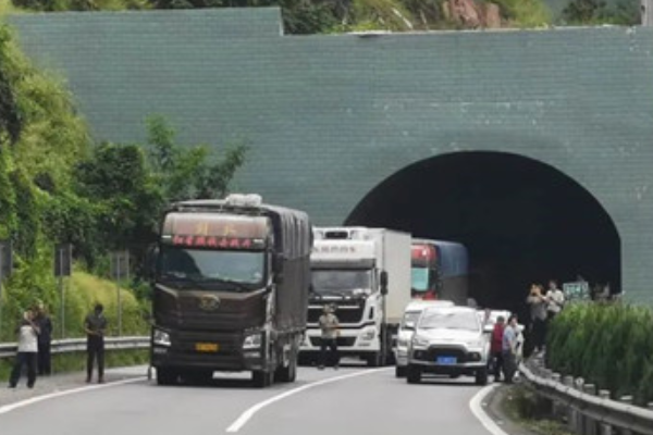 雅西高速公路今日路况怎样？