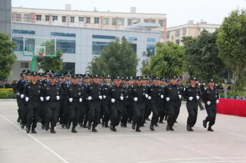 咸阳一女刑警外出锻炼竟被抢劫，追赶数公里累瘫嫌犯，她的身体素质有多好？