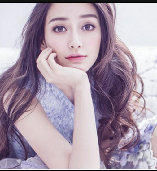 网友峨眉山偶遇Angelababy，她最近都有什么活动？