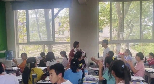 四川一中学教师退休演讲走红网络，她究竟说了什么？