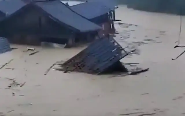 贵州黔东南现特大暴雨，房屋被冲走，目前当地救援工作进展如何？