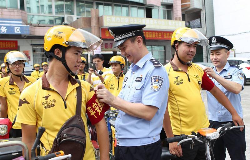 被打死外卖员妻子称丈夫性格温和，为何保安总是与外卖员冲突？