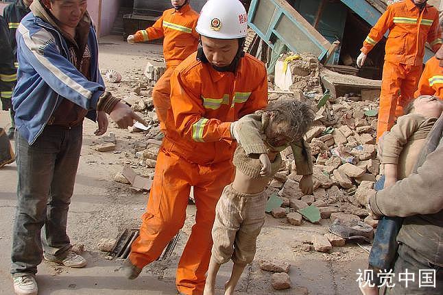 四川泸县地震安置点建起儿童乐园，给受灾的孩子们带来了哪些欢乐？