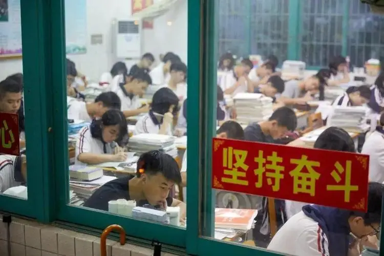 学生们在高考前学习压力太大，怎么有效缓解呢？