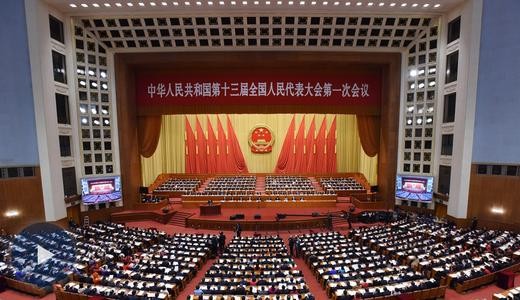 全国人民代表大会会议每年举行一次由什么召集？