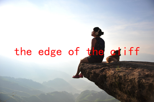 关于英语，辨析at the edge of 和 on the edge of